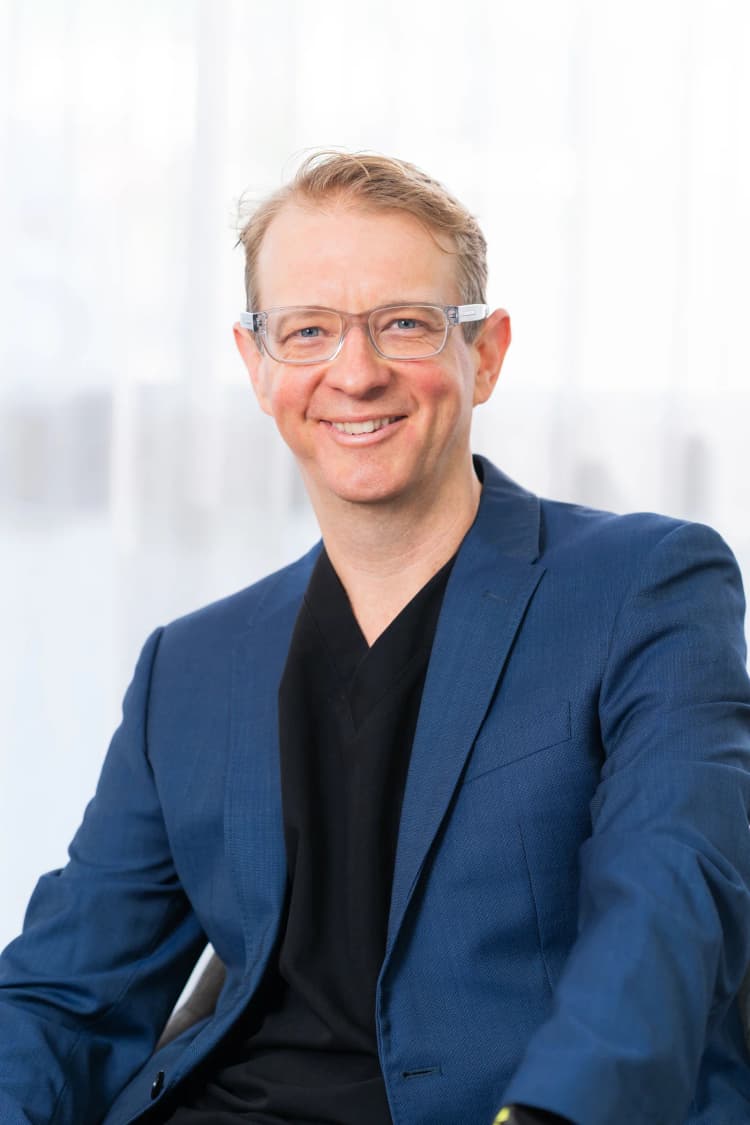 Dr Andrew Zischke