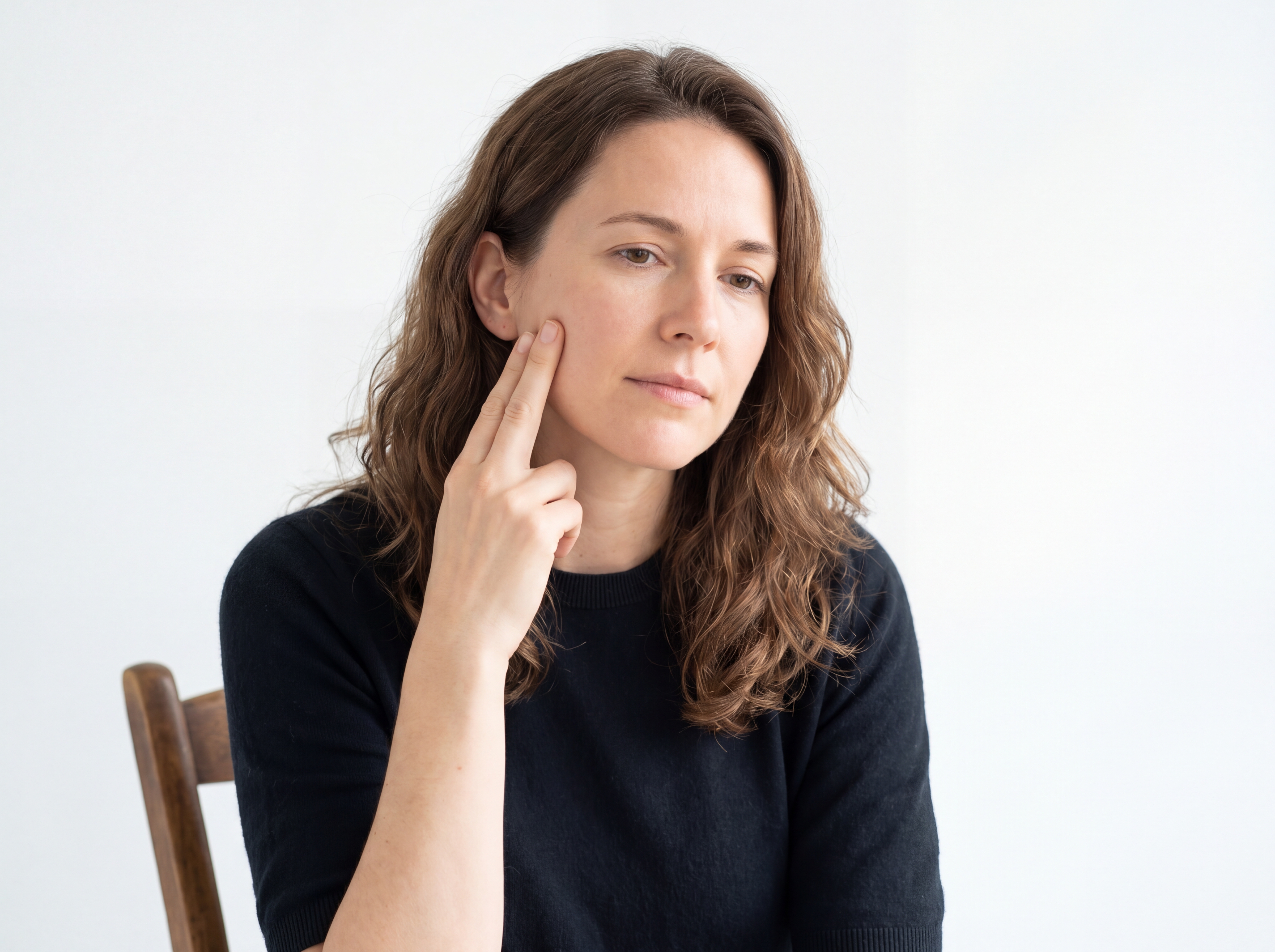 Locating the masseter muscle under the cheekbone